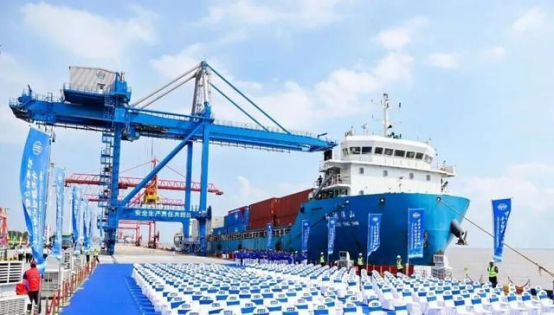 新箱交付更快！中遠(yuǎn)海運(yùn)打造“啟東－寧波”集裝箱直達(dá)航線
