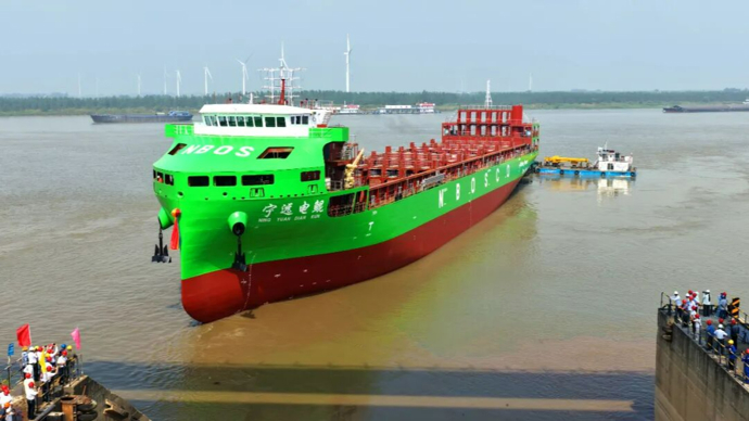 歷史性突破！全球最大萬噸級純電動智能海船，成功下水