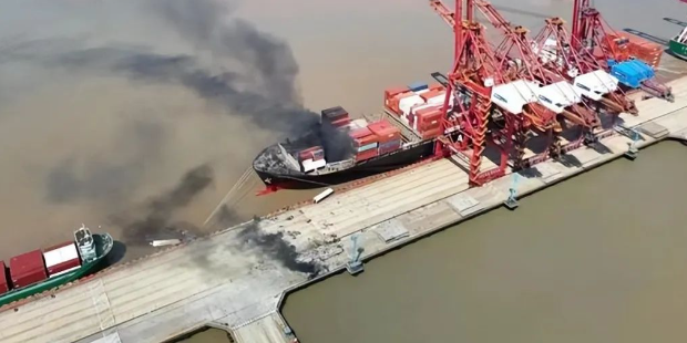 突發(fā)港口火災(zāi)！